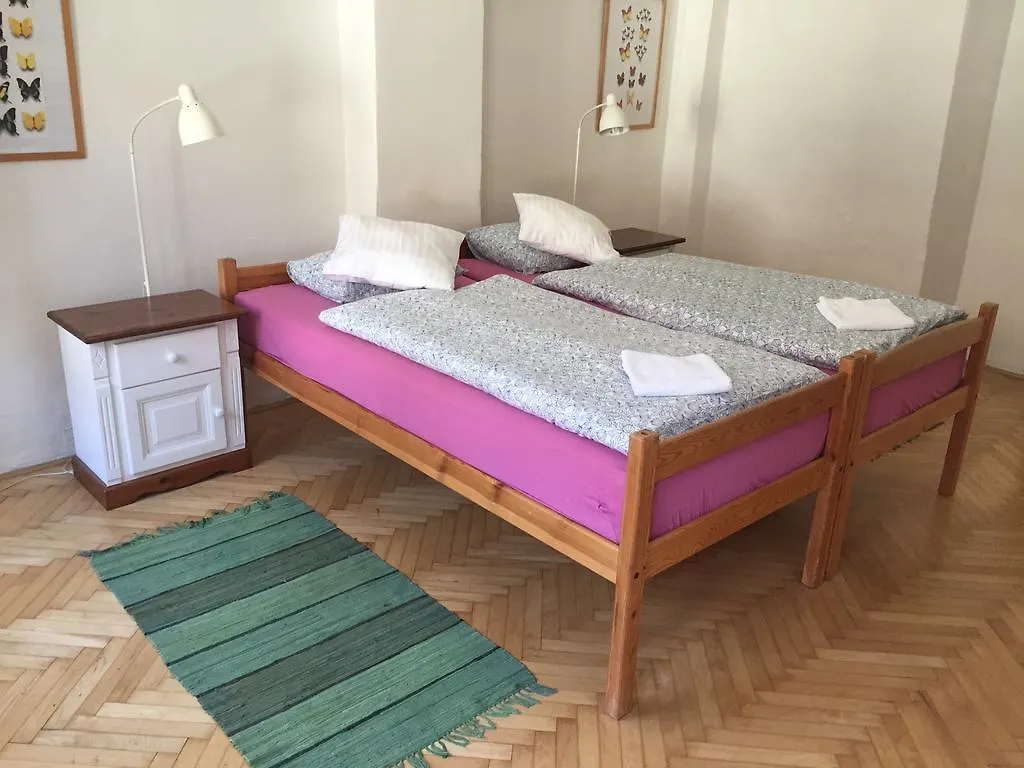 Apartments At The Golden Plough Prága